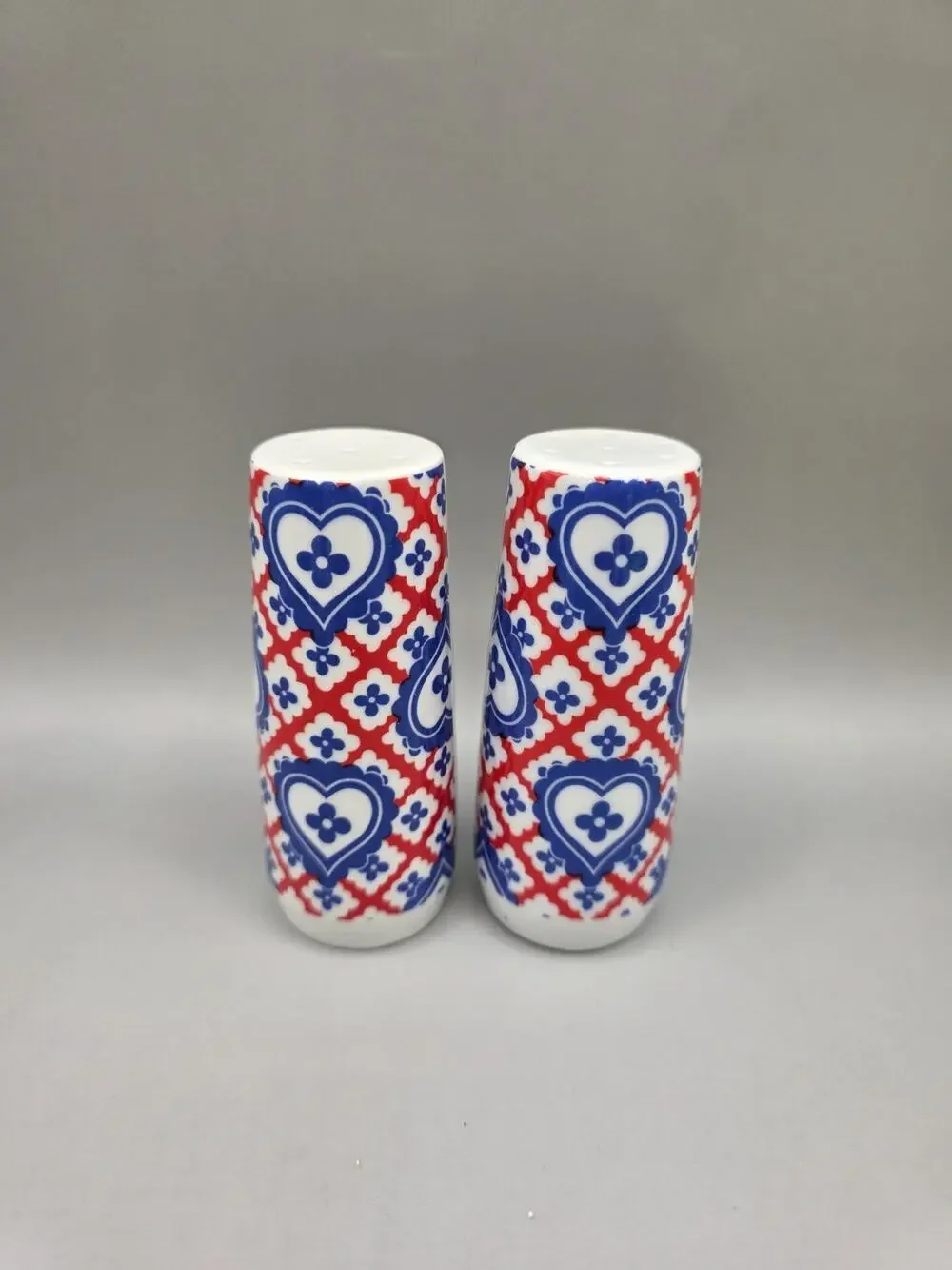 Vintage Taste Setter Collection Lattice Hearts Salt and Pepper Shakers Set